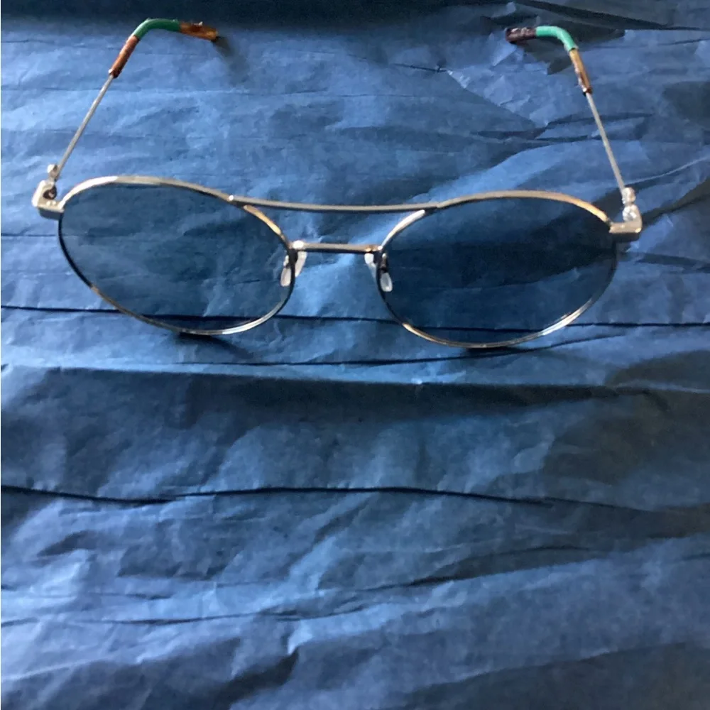 Gucci Silver Round Sunglasses Italy Authentic with Black Case - Picture 3 of 5